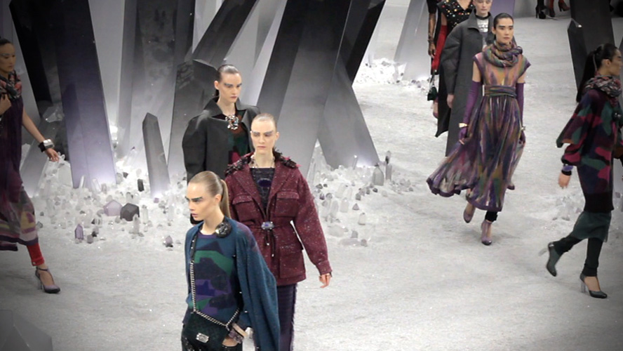 シャネル (CHANEL) ショー写真集 CATWALK シャネル (CHANEL) ショー写真集 CATWALK Amazon.com: Chanel